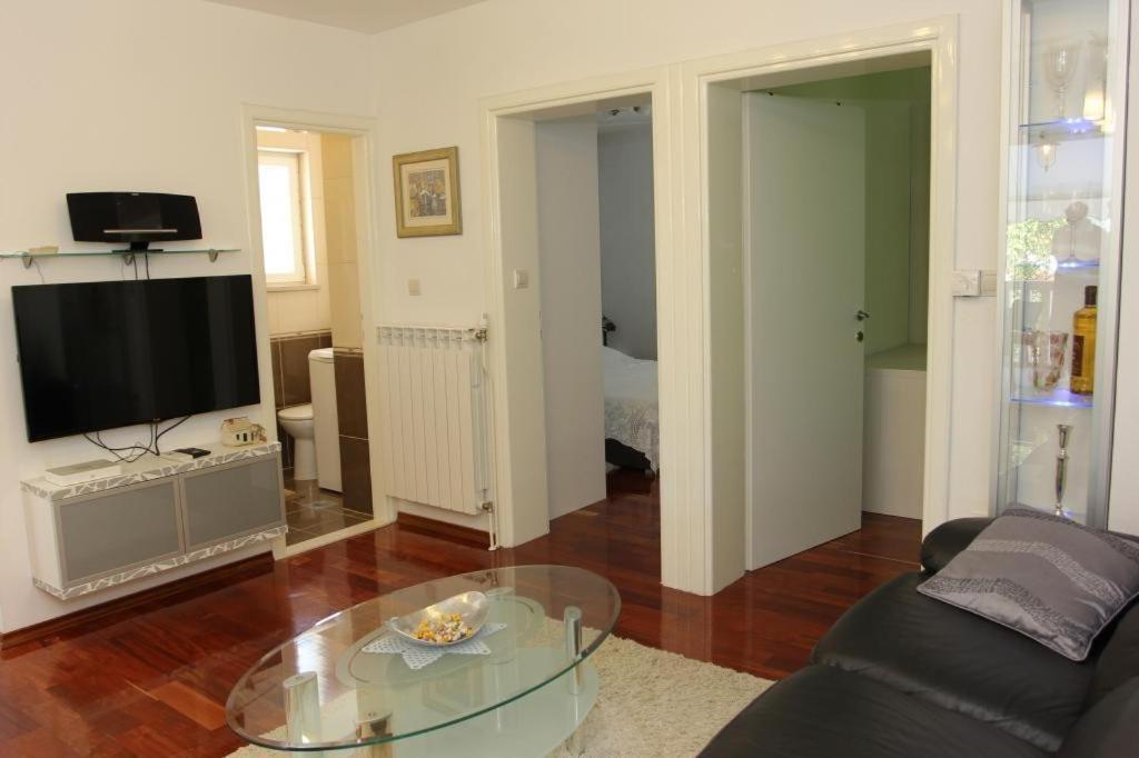 Holiday House Pine Tree Nerezisca Exterior foto