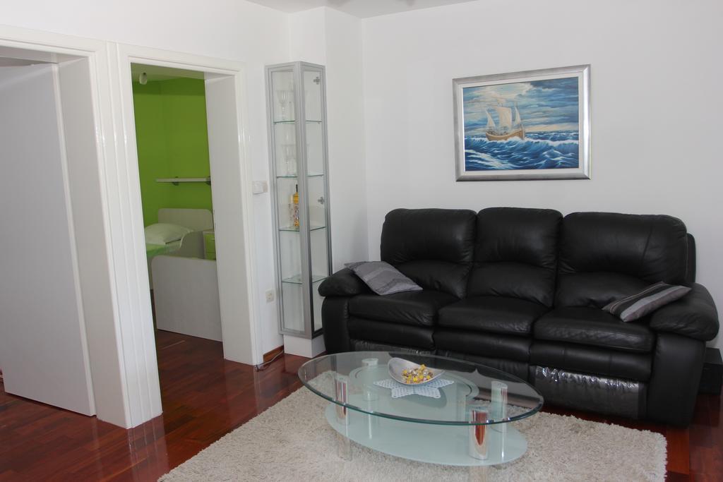 Holiday House Pine Tree Nerezisca Exterior foto