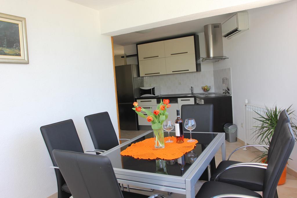 Holiday House Pine Tree Nerezisca Exterior foto