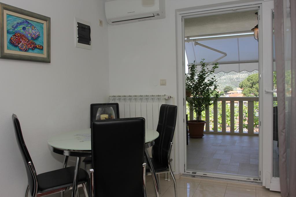 Holiday House Pine Tree Nerezisca Exterior foto