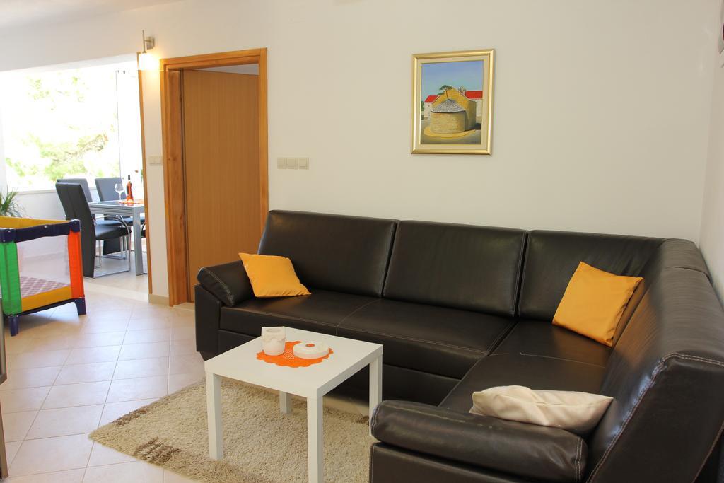 Holiday House Pine Tree Nerezisca Exterior foto